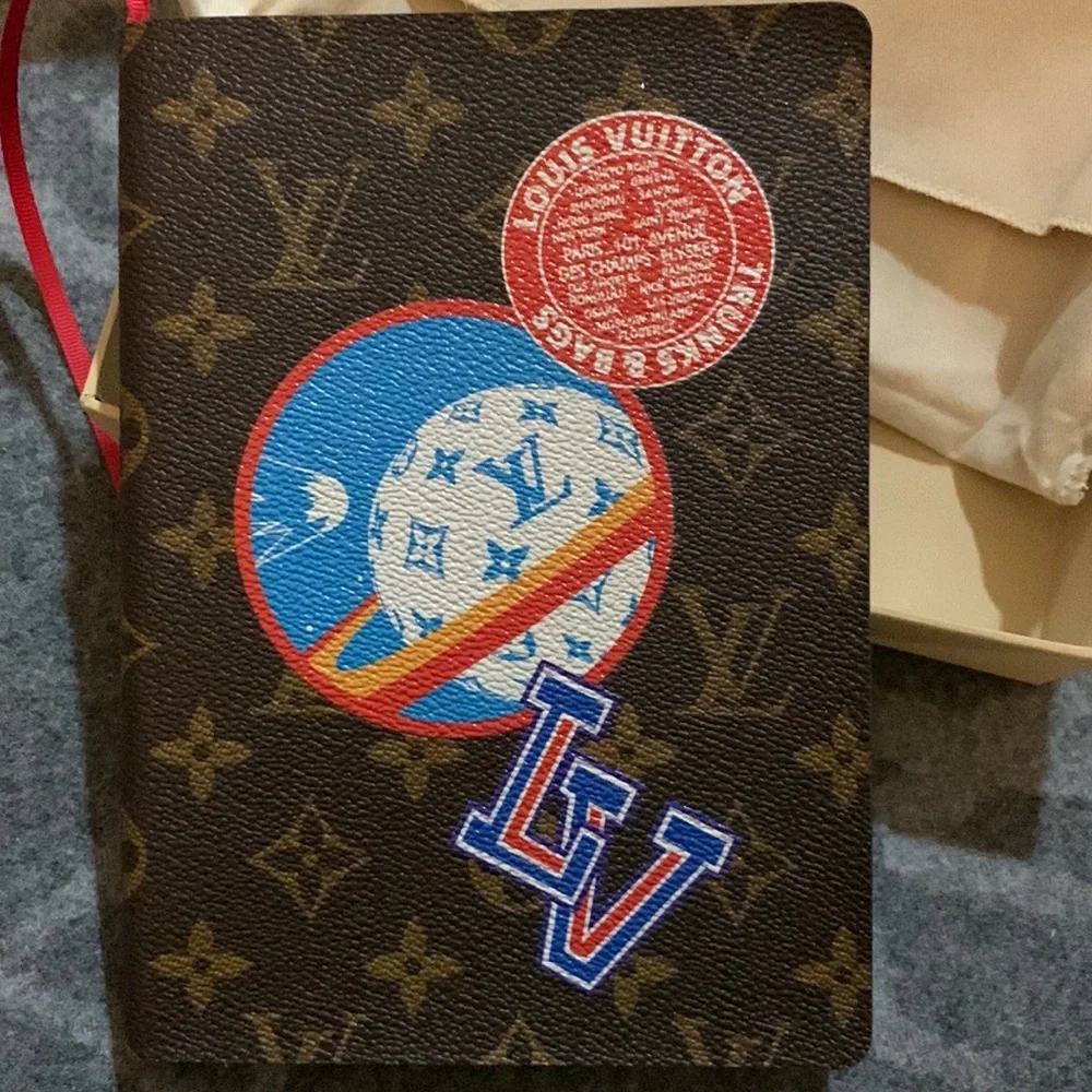 Authentic RARE Louis Vuitton notebook💧🔥 - Picture 2 of 7
